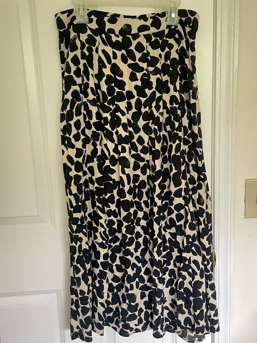 H&M Black and White Spot Print Midi Skirt
